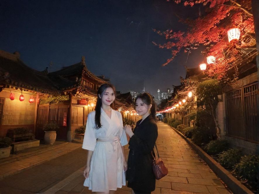 都市夜景下的璀璨霓虹